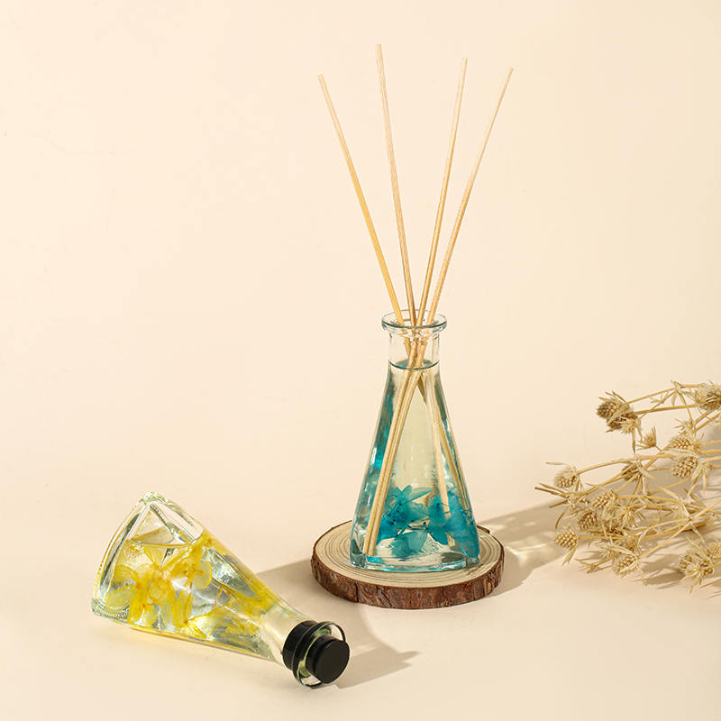 Buidéal triantánach bláthanna triomaithe fíniúna gan aon difuser giolcach cumhartheiripe faoi dhíon dóiteáin