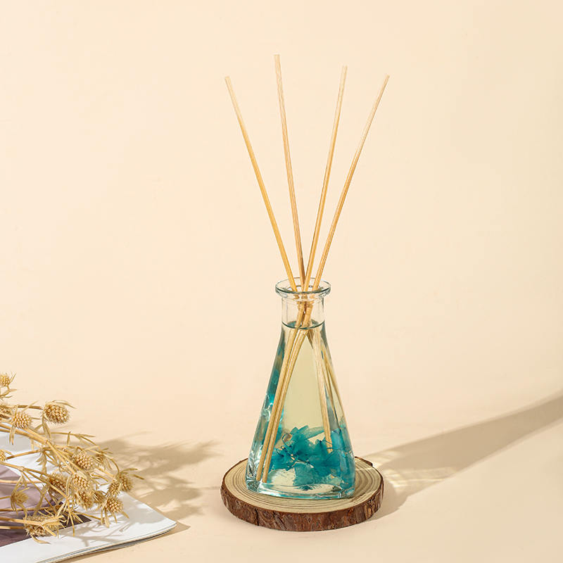 Buidéal triantánach bláthanna triomaithe fíniúna gan aon difuser giolcach cumhartheiripe faoi dhíon dóiteáin