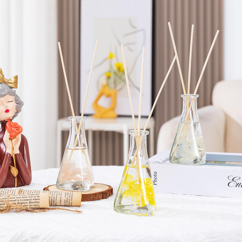 Buidéal triantánach bláthanna triomaithe fíniúna gan aon difuser giolcach cumhartheiripe faoi dhíon dóiteáin